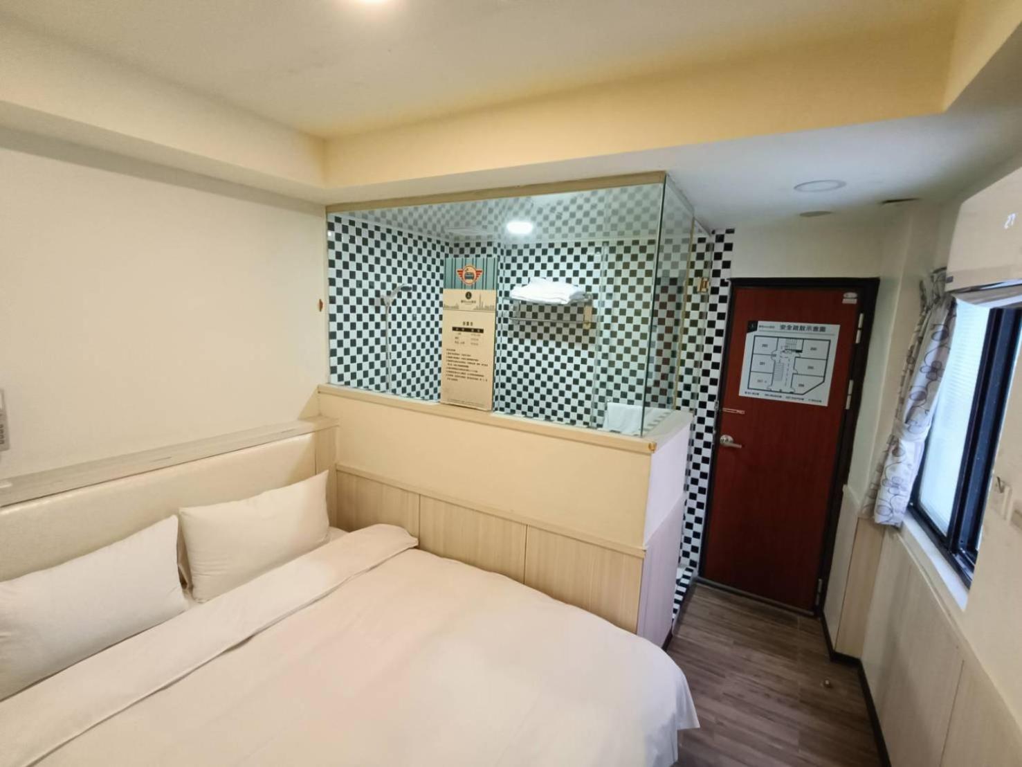 Galaxy Mini Inn Тайпей Екстериор снимка