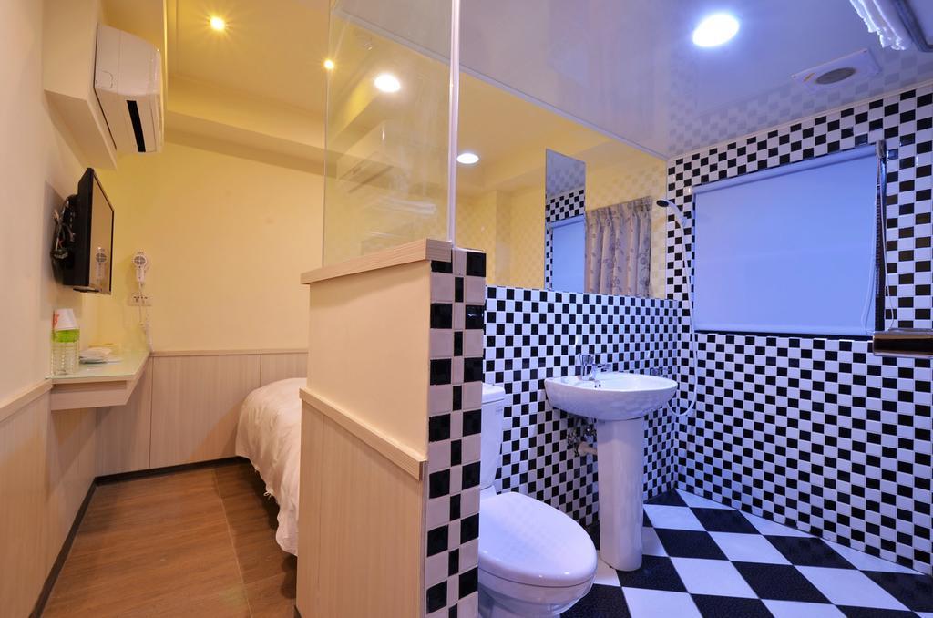 Galaxy Mini Inn Тайпей Екстериор снимка