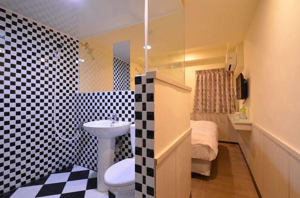 Galaxy Mini Inn Тайпей Екстериор снимка