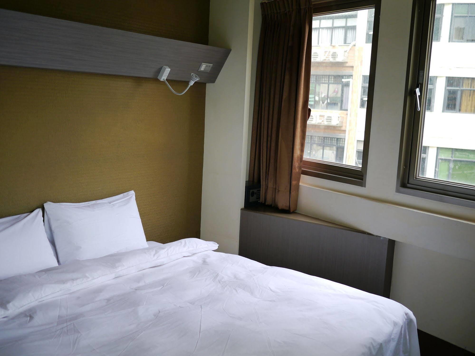 Galaxy Mini Inn Тайпей Екстериор снимка