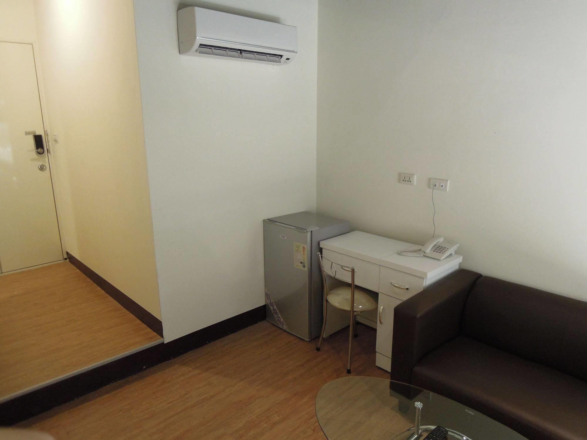 Galaxy Mini Inn Тайпей Екстериор снимка