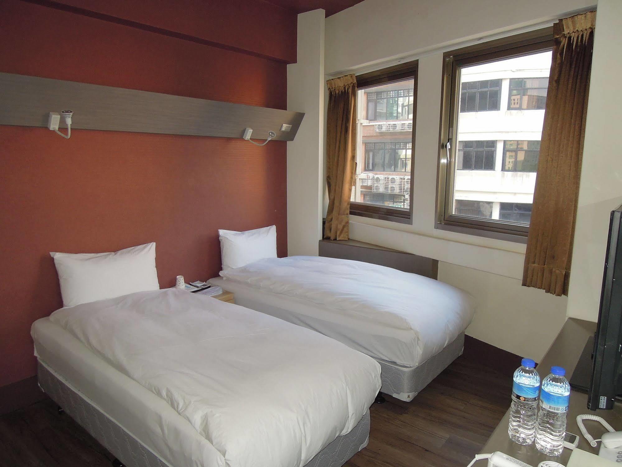 Galaxy Mini Inn Тайпей Екстериор снимка