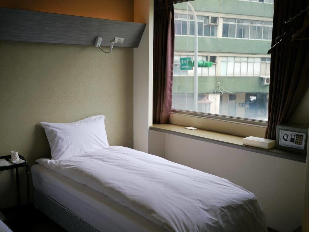 Galaxy Mini Inn Тайпей Екстериор снимка