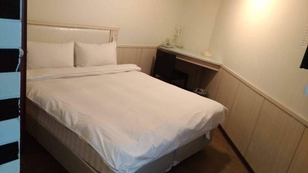 Galaxy Mini Inn Тайпей Екстериор снимка
